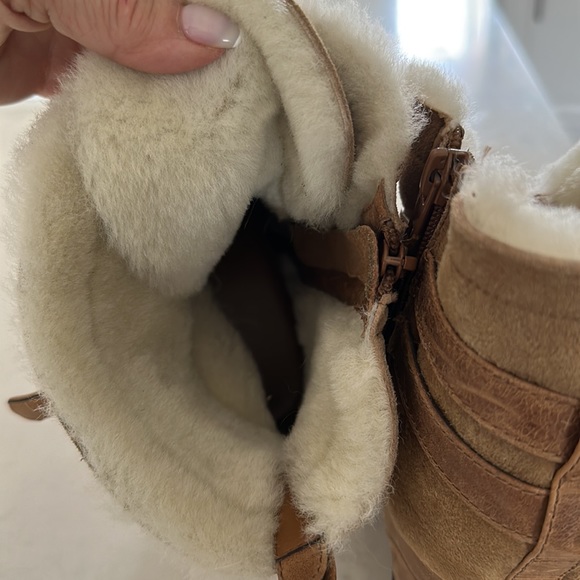 Tan boots - Picture 4 of 5